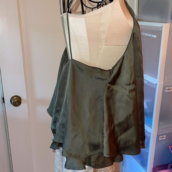 Green flowy camisole w double ruffle L - Picture 2 of 6